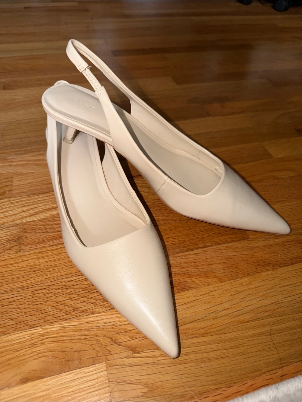 Women’s White Pointed Slingback Pumps - Oak + Fort